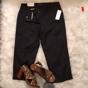 Dalia Collection Black Capri trouser.